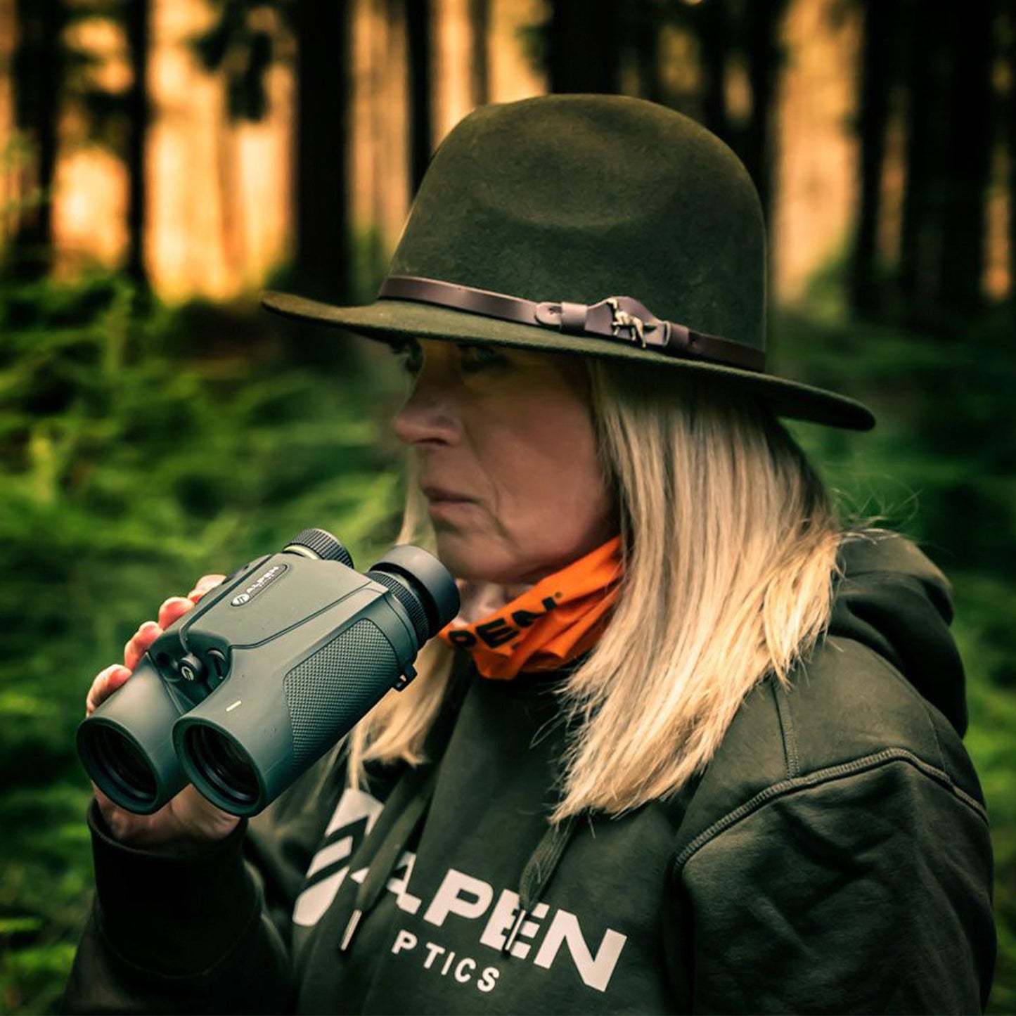 Alpen Apex XP 10x42 ED Laser Rangefinder Binoculars — Hunting Binoculars That Measure Distance at the Press of a Button